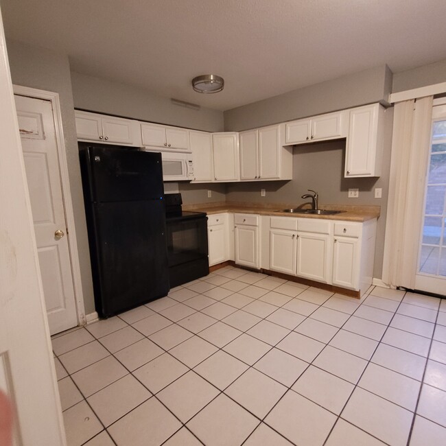 Kitchen - 3409 Golden Dr Unit Apt B