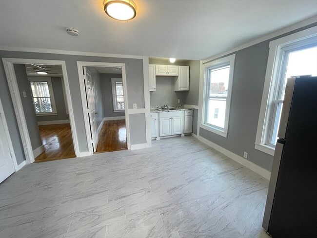 Building Photo - 12 Birch St Unit 5