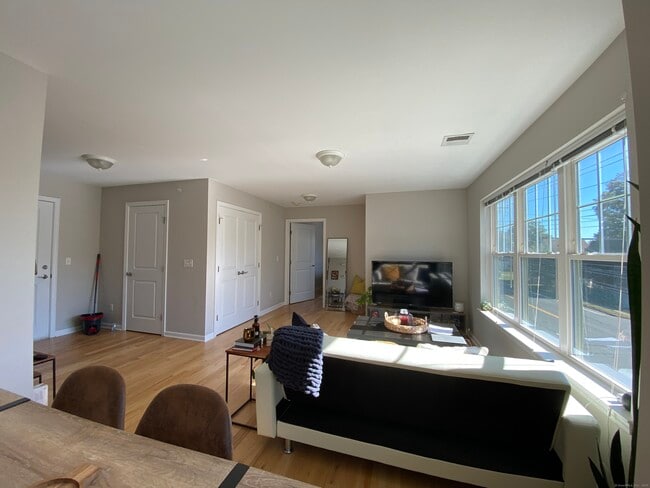 Photo - 314 Bridgeport Ave