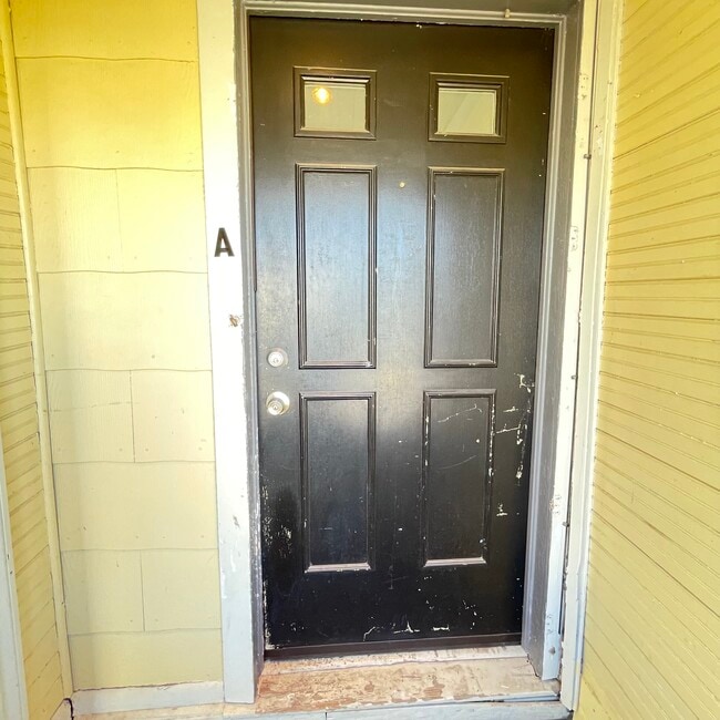 Building Photo - 208 Claremont Ave Unit Claremont FrontApartment