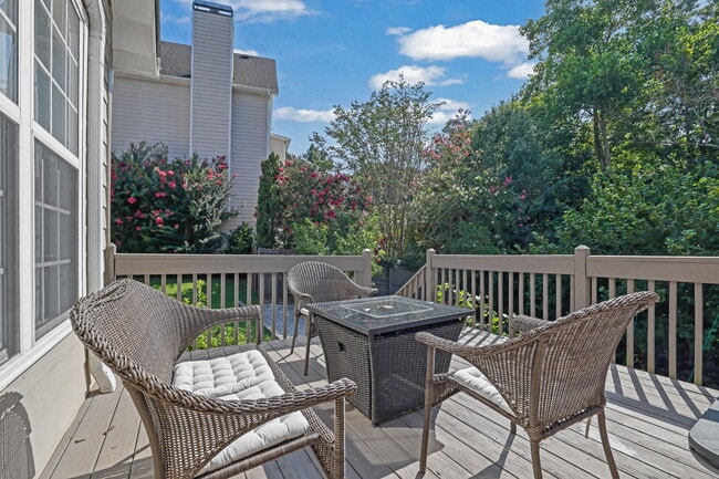 Photo - 520 Ruby Forest Pky