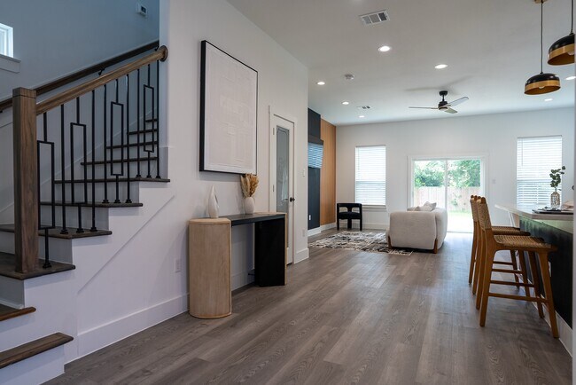 Photo - 3818 Lynnfield St