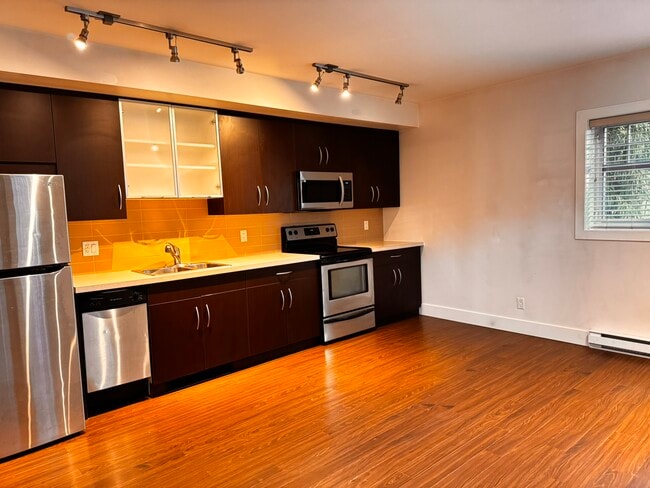 Photo - 417-417 Vancouver St Unit 2