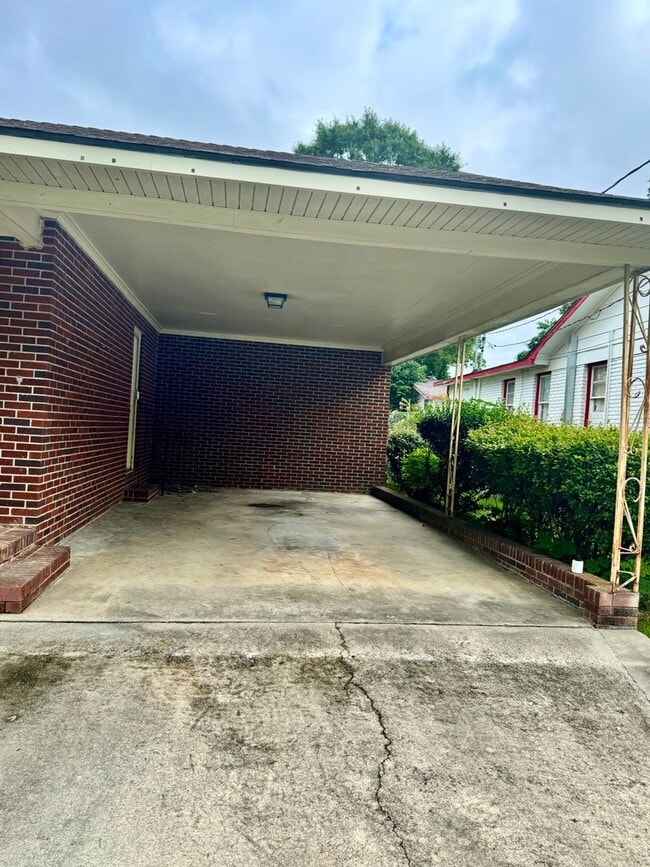 Photo - 4 Bed 2 Bath Brick House