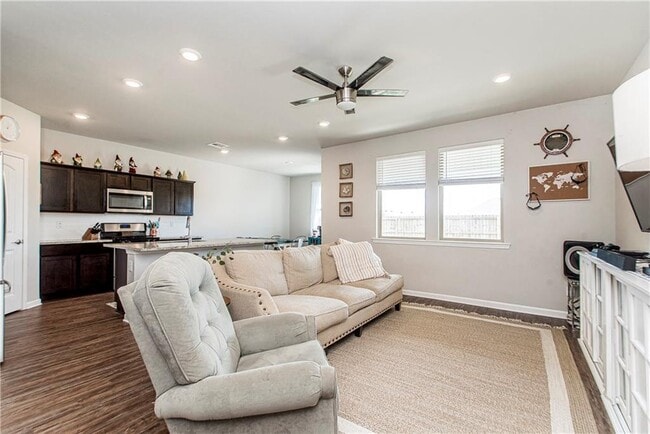 Photo - 717 W Lakeshore Landing Dr