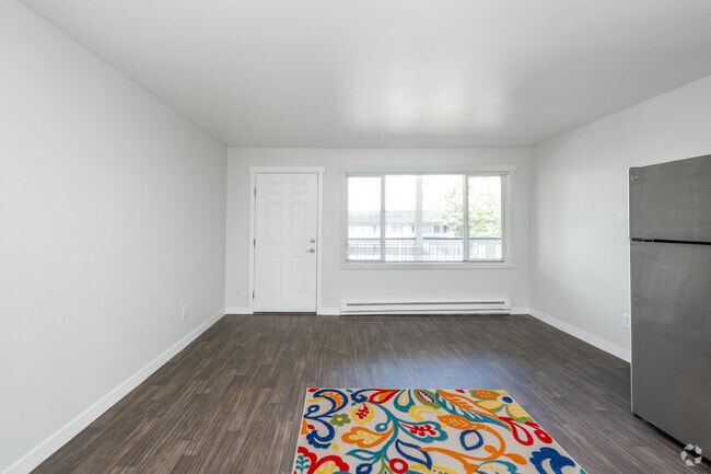 1BR, 1BA - 579SF - Living Room