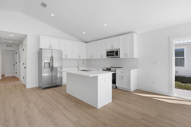 Photo - 988 W 9th St