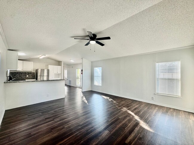 Photo - 1007 Spooner St