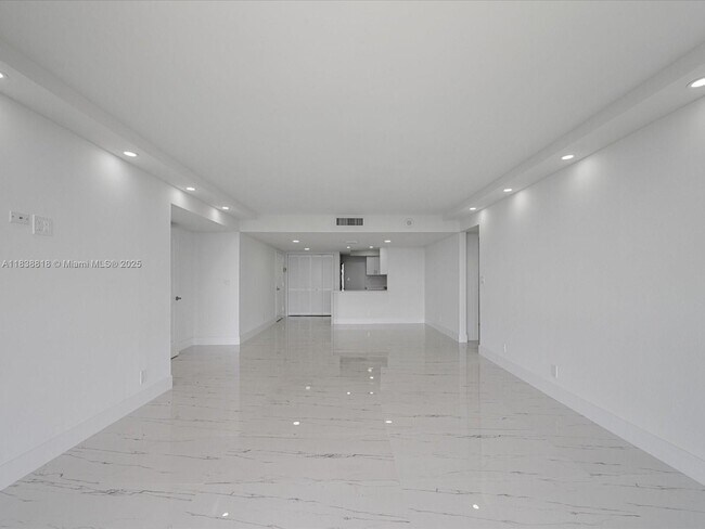 Photo - 2000 Presidential Way Unidad 901