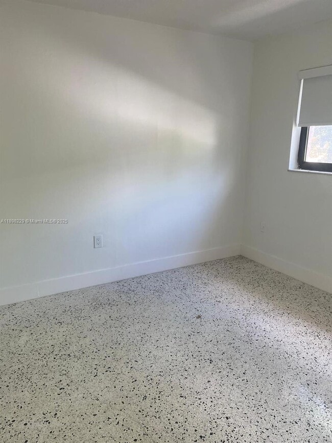 Photo - 1484 NW 15th Ave Unidad 8