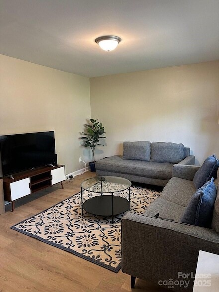 Photo - 1415 Vancouver Dr