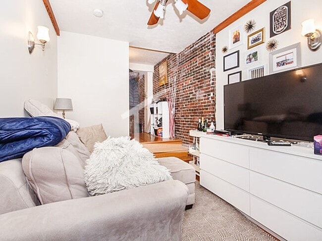 Photo - Awesome 2 bed in Beacon Hill.....