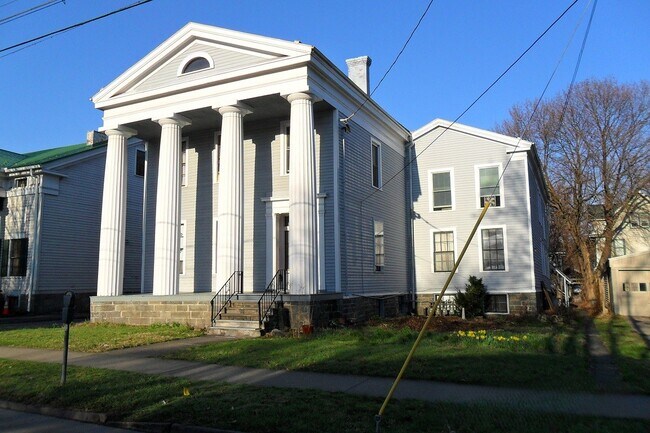 210 N Geneva St Unit 3