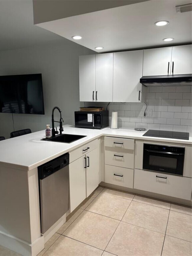 Photo - 2900 NE 30th St Unit B-2