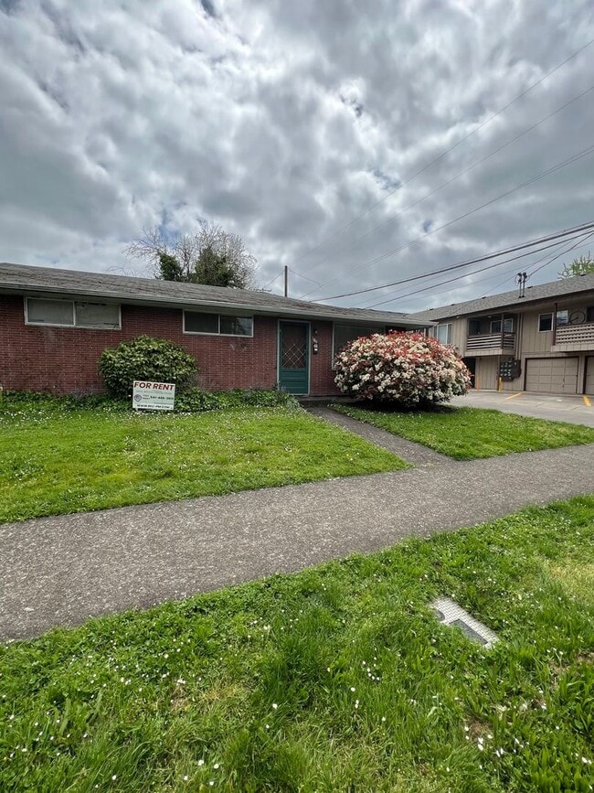 Building Photo - 352-352 E 17th Ave Unit 350 E. 17th