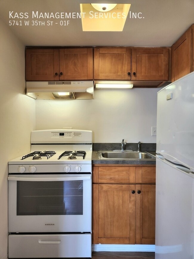 Building Photo - 5741 W 35th St Unit 01F Rental