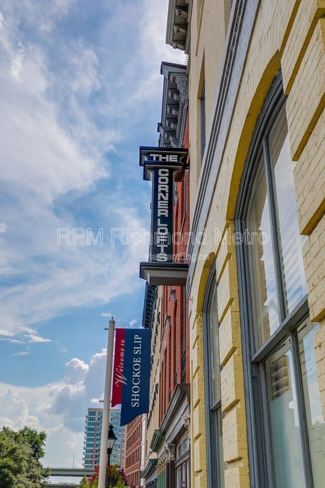 Building Photo - 1321 1/2 E Main St Unit 210 Rental