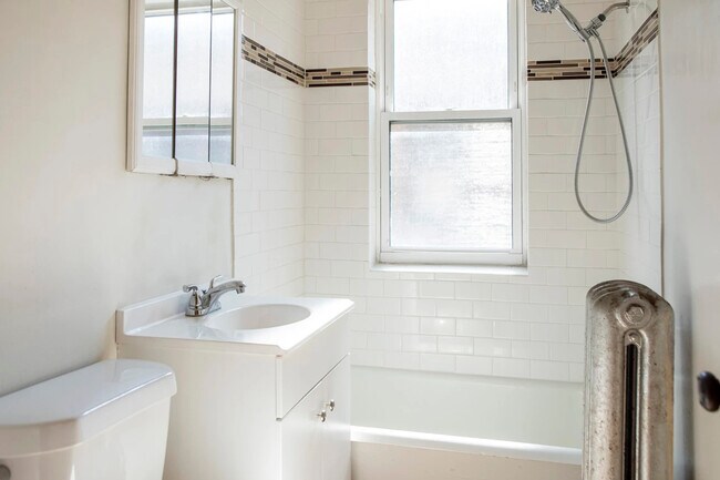 Photo - 4208 N Clark St Unit 4224-3