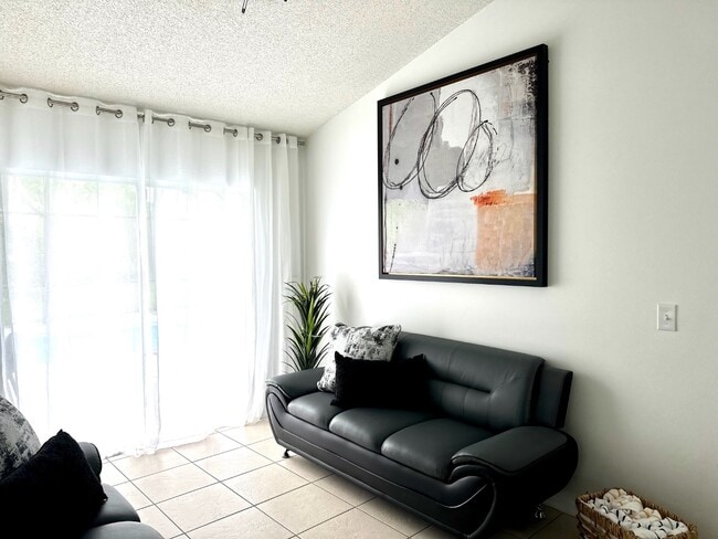 Photo - 333 W Shoreline Dr