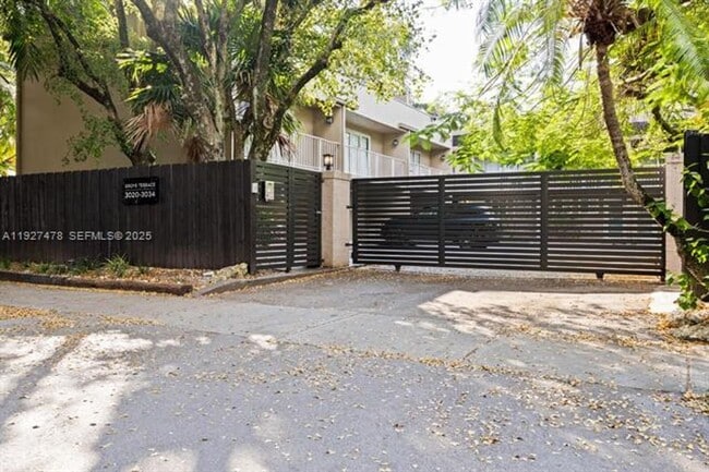 Building Photo - 3028 Center St