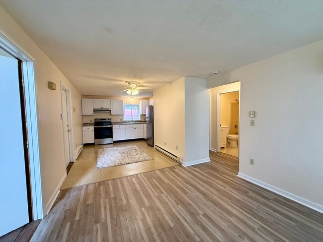 Building Photo - 63 W Rosemont Ave Unit 63 W. Rosemont Ave #1