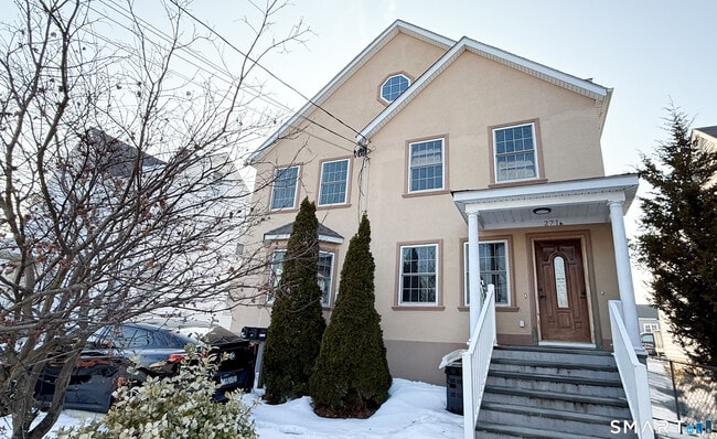 Building Photo - 271 Seaside Ave Unit A