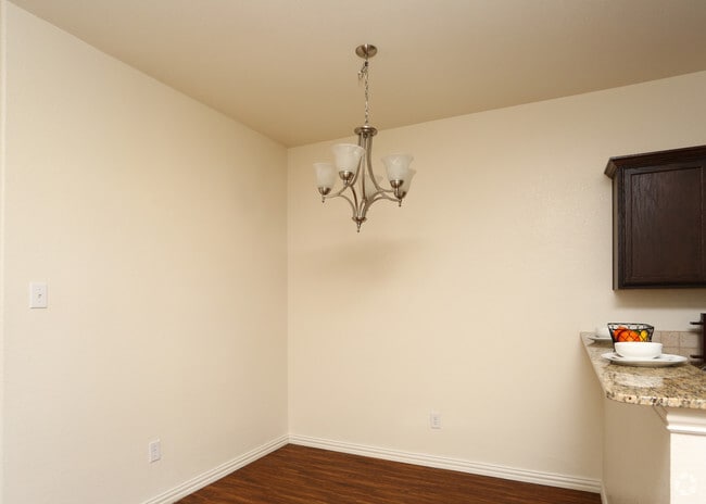 2BD,2BA - 775 SF