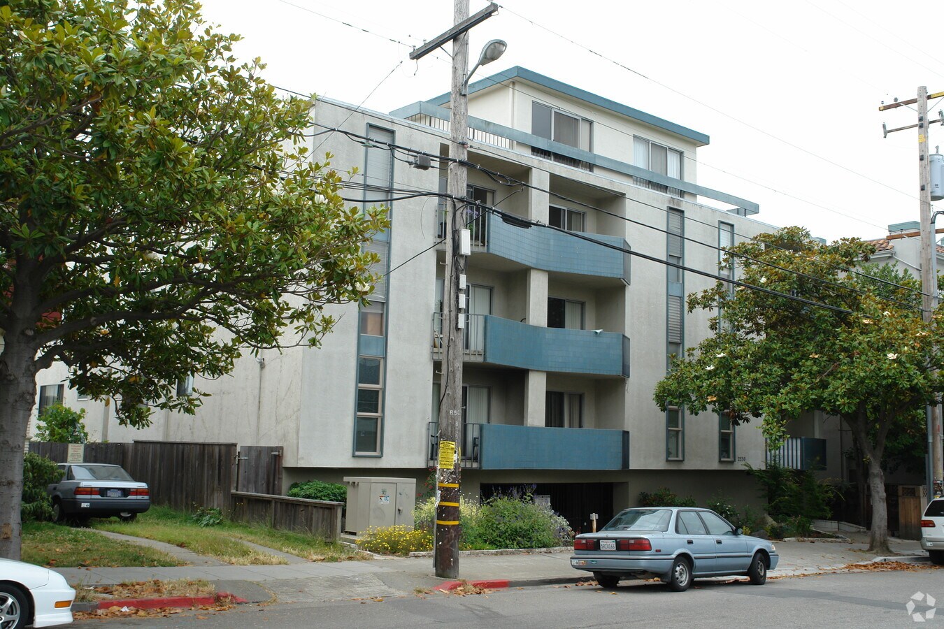 Photo - 2330 Haste St Apartamentos