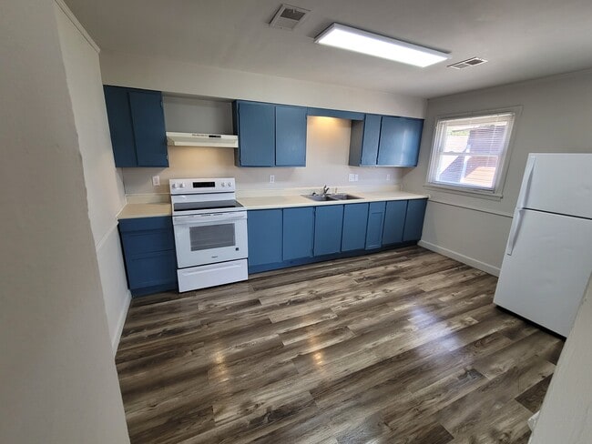 Kitchen - 412 Fairview Ave Unit 412.5