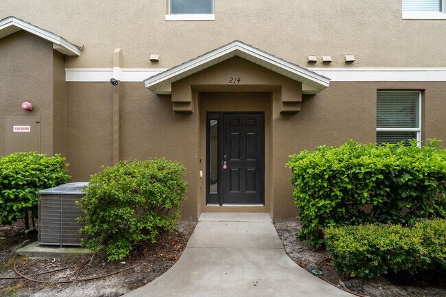 Photo - Elegant condo located in St. Cloud. This 2 bedrooms 2 baths unit has a 1 car garage