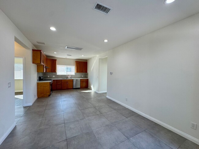 Photo - 12TH ST Unidad 729