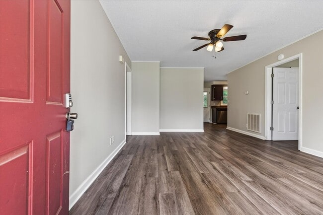 Photo - Pet Friendly Three Bedroom!