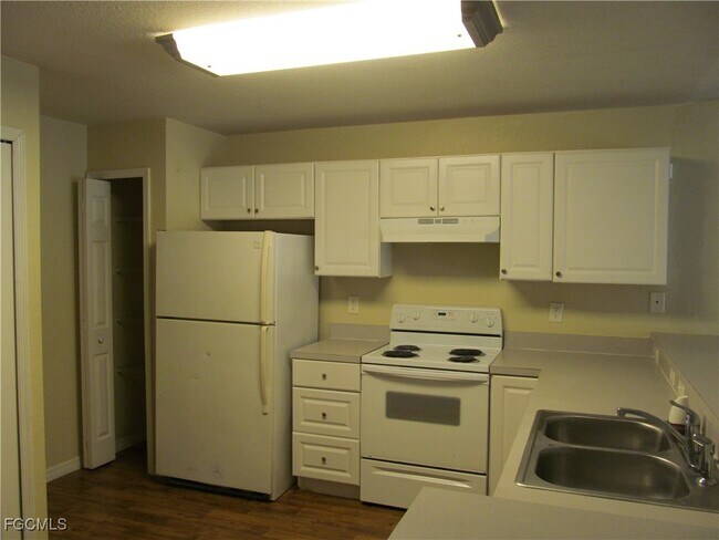 Photo - 5228 30th St SW