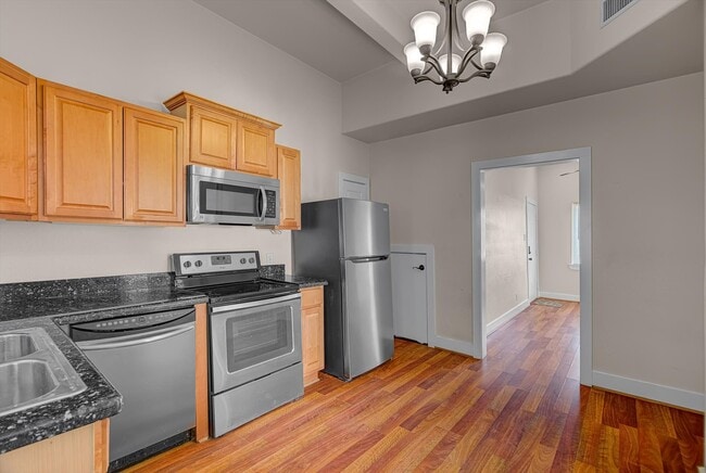 Building Photo - 1017 11th St Unit 1