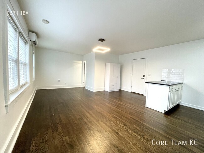 Photo - 110 E 40th St Unidad 203