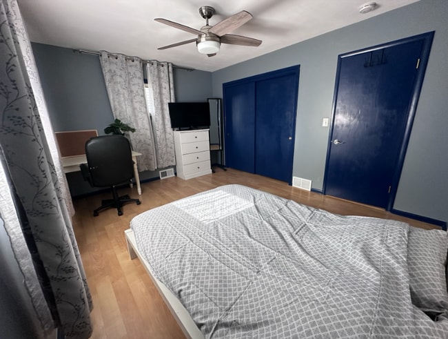 Photo - 513 13th St NE