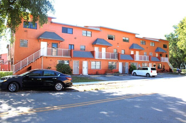 Building Photo - 2260 W 55th St Unit 3