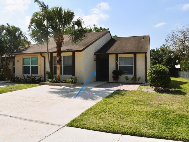 Photo - 163 Pinewood Ct