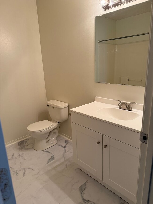 Photo - Whittington Commons Unit 1433 W Allen St