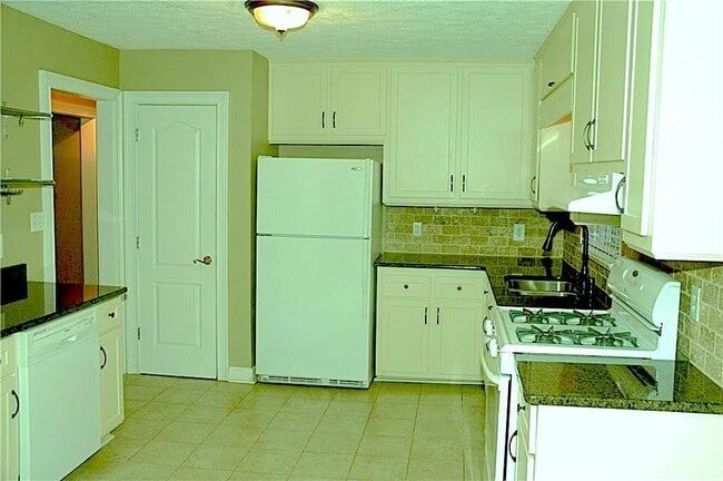 Photo - 444 Jo Ann Dr SE