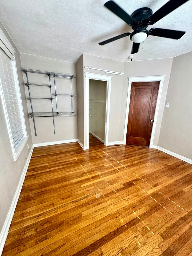 Photo - 4930 Tholozan Ave