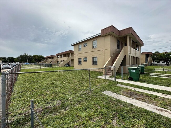 Building Photo - 4725 NW 33rd Ave Unit 1-1 Rental
