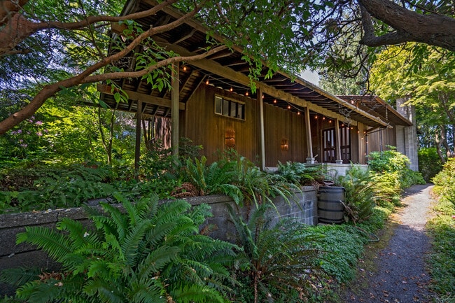 Building Photo - 9309 Fauntleroy Wy SW Rental