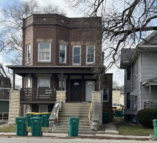 Building Photo - 111 N Center St Rental