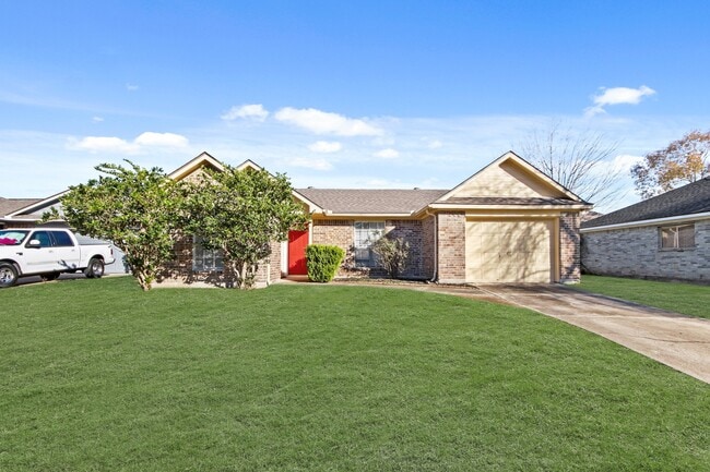 Building Photo - 16885 Blue Jay St