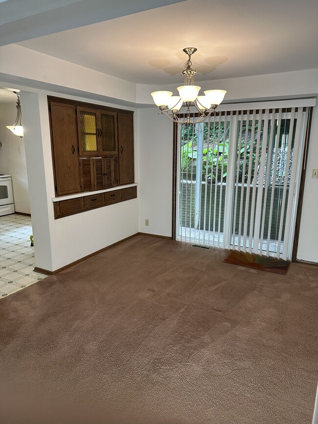 Dinning room - 1331 Martha Washington Dr Unit Lower