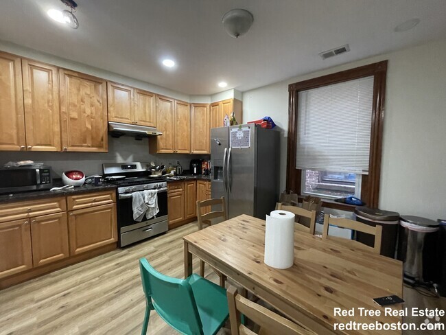 Building Photo - 129 Cedar St Unit 3 Rental