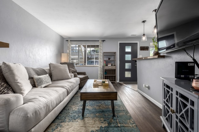 Photo - 3213 Newton St