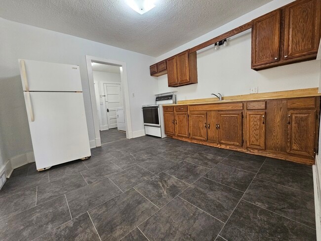 Photo - 515 E 11th St