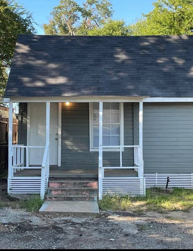 Building Photo - 507 E Buchanan Ave Unit 507 E Buchanon Rental
